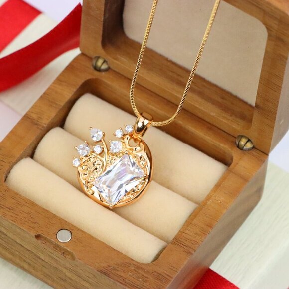 "Elegant Round Rose Gold Pendant with Sparkling Crystal Accents, XPPT1284 - Picture 8 of 12